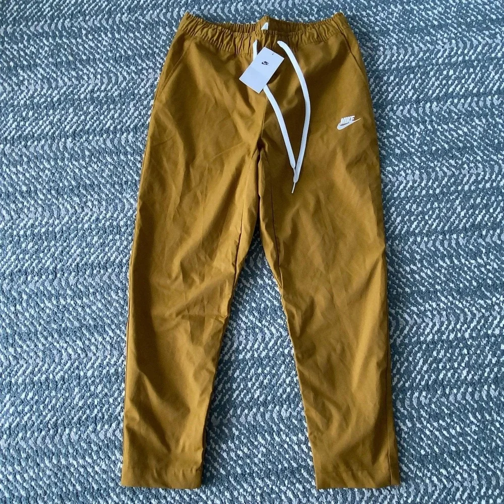 Nike Club Woven Tapered Pants Men's Medium Bronzine NWT DX0623-716
